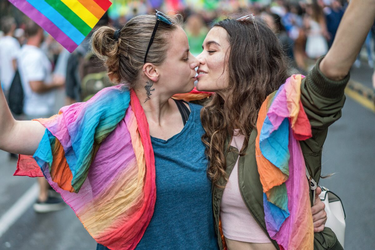 同性婚について LGBTQという言葉が私たちの耳に馴染みはじめてから十数年。性別不合や性別違和という身体的な問題なのか、偏見や差別という社会問題なのか。気軽に触れるにはセンシティブな話題ですが、当事者はどう感じているのかを聞いてみたりしてみました。