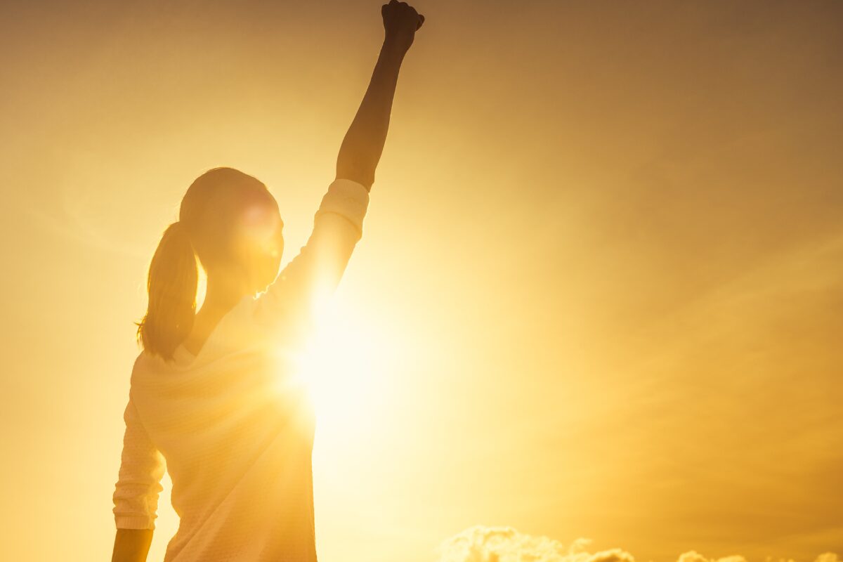 恋をしたあなたに起きていること 人は恋をすると男性はより男性らしく、女性はより女性らしくなります。周囲の人が「最近きれいになったね。」と思わず言ってしまうほどに。恋をした私たちの身体の中では何が一体起きているのでしょうか？その秘密を知ればもしかすると美の秘訣が分かるかも！