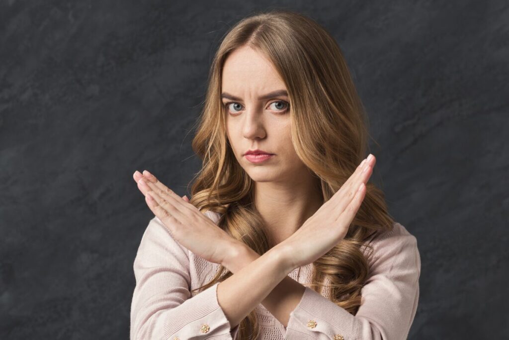 初デート会話が苦手な女子必見！一問一答でいいんです
初デート会話が苦手な女子必見！一問一答でいいんです
コミュニケーションが苦手な人
手でバツを作る女性