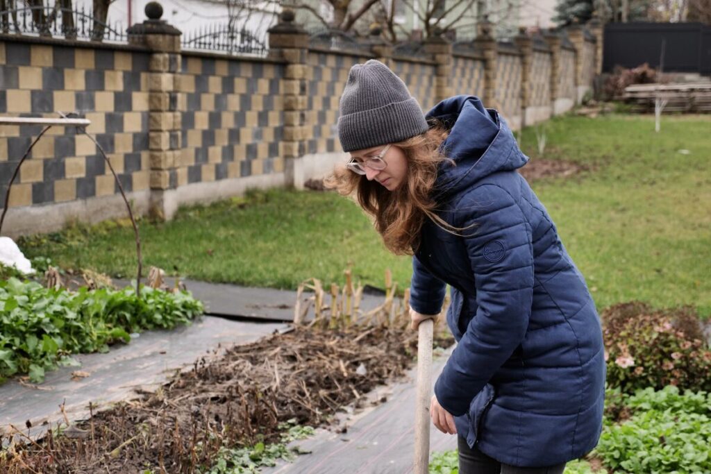 愛妻家を育てる
大切なのは土壌です
土を耕す女性