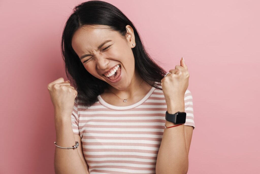 美しさは先端から　美しい手を目指すあなたへ
手は大げさに語る
大袈裟な身振りの女性