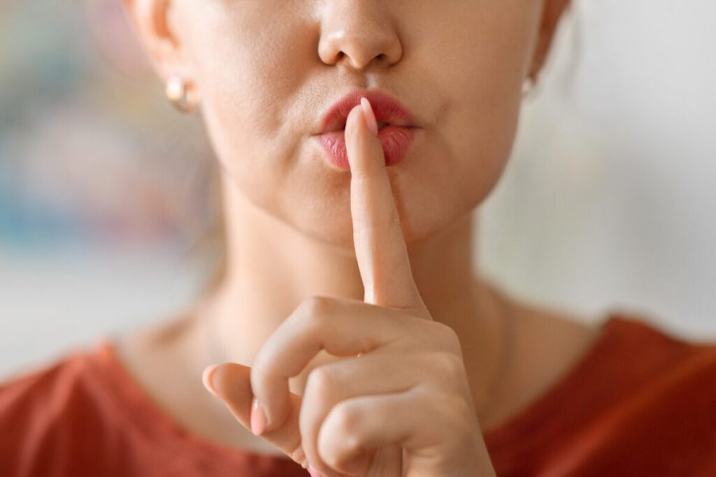 恋をしたあなたに起きていること
きれいになる秘密
指でしーっする女性