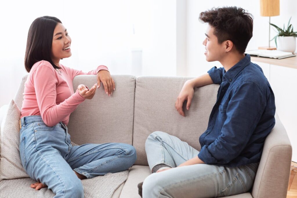 愛の言葉を探して
言葉を紡ぐということ
会話するカップル