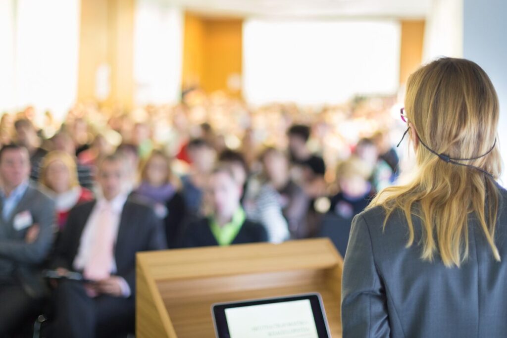 初デート会話が苦手な女子必見！一問一答でいいんです
最初の勘違い
自己アピールの強い女性