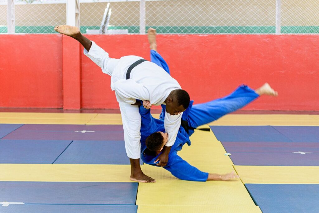 敬遠される女
受け身？
柔道で受け身をとる人