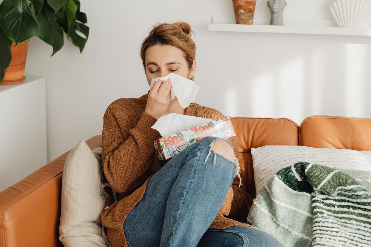 花粉って何！ ようやく暖かくなって、春の訪れを爽やかに迎えたいあなたの気分を台無しにするあいつ。鼻はぐずぐず、目はしばしば、そう花粉の季節です。蝶やミツバチが運んでりゃいいのになんでまたそんなに勝手気ままに空を舞っているのか？今日はそんな彼等についてちょっと勉強してみました。