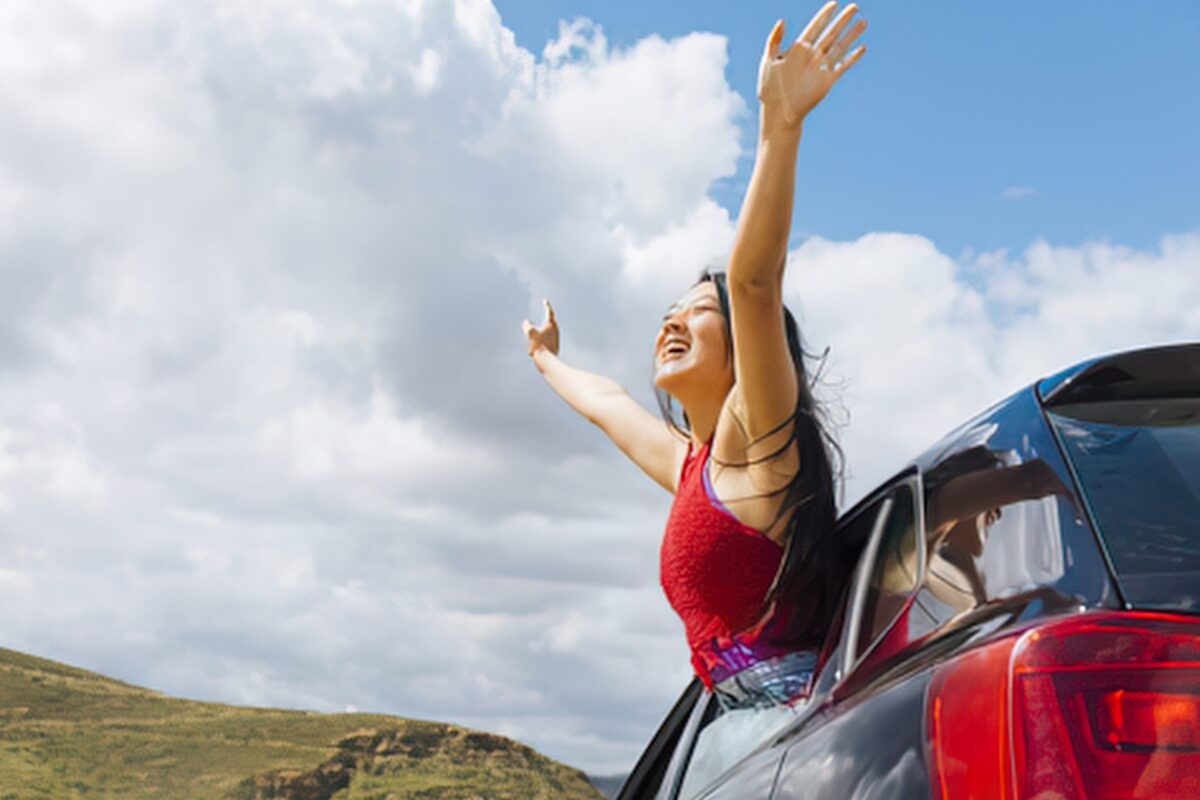 世界はあなたを中心に回っている 人は他人と触れ合うことで、ああ、人とは周囲と関わり合って生きていくものなのだと悟ります。他人と関わればあなたの思い通りになることは少なく、あなたはストレスを感じることになります。しかし、それでもやっぱり世界はあなたを中心に回っているのです。