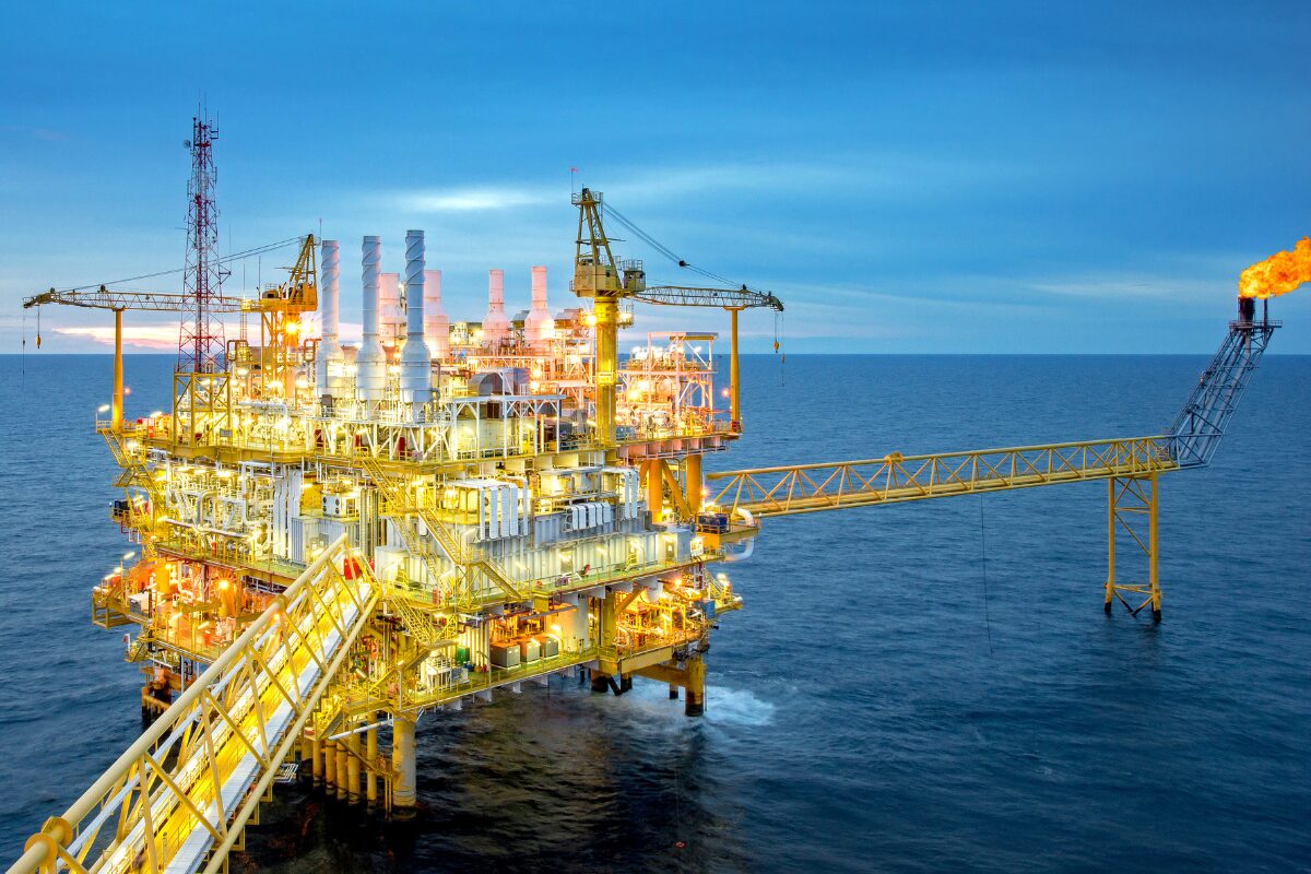 レアアースって何？ ニュースで良く聞くレアアースという単語、何だか貴重で希少な物が地球には埋まっているらしい。くらいしか知らない？恥ずかしくありません。今日の生活で精いっぱいの私たち庶民はそんなものです。今回は今更聞けないレア―スについて調べてみました。