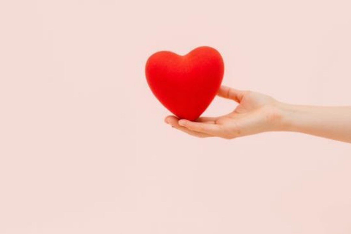 愛の告白ははっきり言いましょう あなたが誰かに愛を告白するとき、あなたはどんな言葉を使いますか？日本人ならI love youなど直接的な言葉を使わずに、独特な言い回しや奥ゆかしさを表現したいものですね。しかしながらあまりにも文学的に過ぎると伝わらないかも知れません。