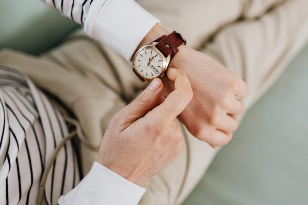 恋愛における逆転の一撃
時間をかける
腕時計を見る人