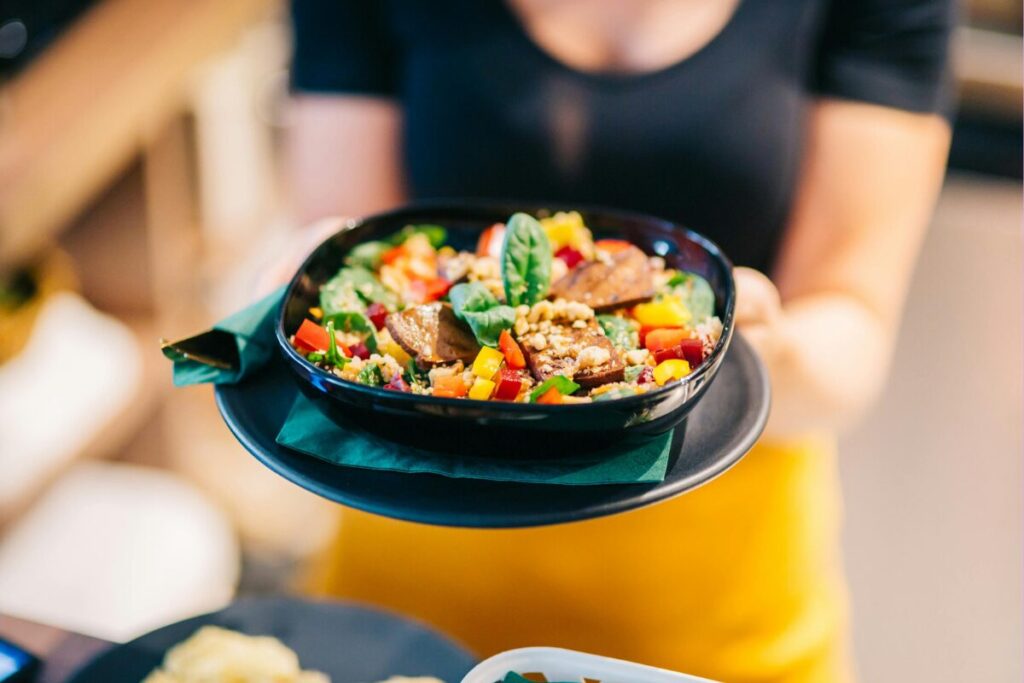 婚活で上手くいった女性に聞いてみました どれくらい盛ったの？ 盛られたお皿