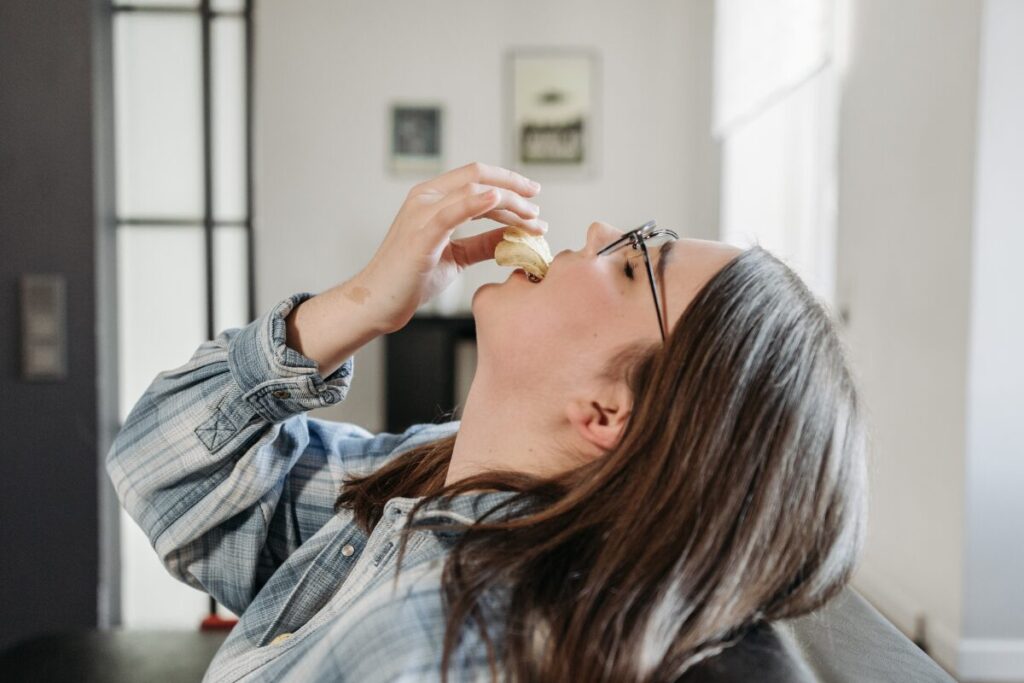 40歳以上の婚活実態
結婚出来ない理由
おやつを食べる女性
