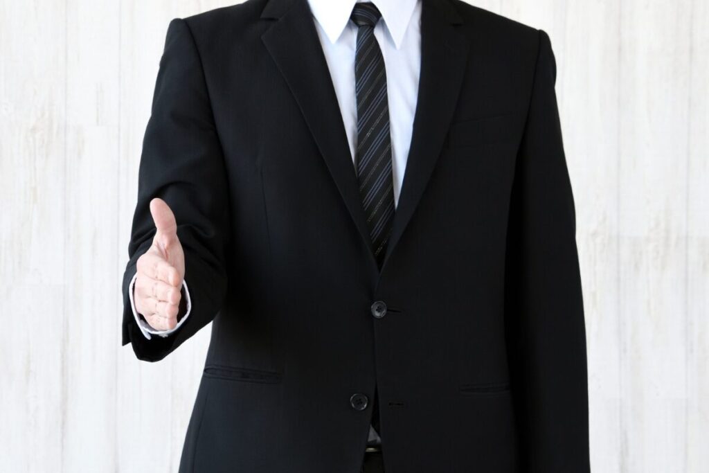 愛の告白ははっきり言いましょう
王道の告白
手を差し出す男性