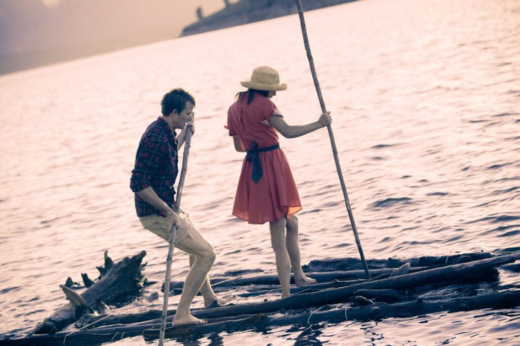 恋愛における逆転の一撃
共に何かを乗り越える
いかだを漕ぐ男女