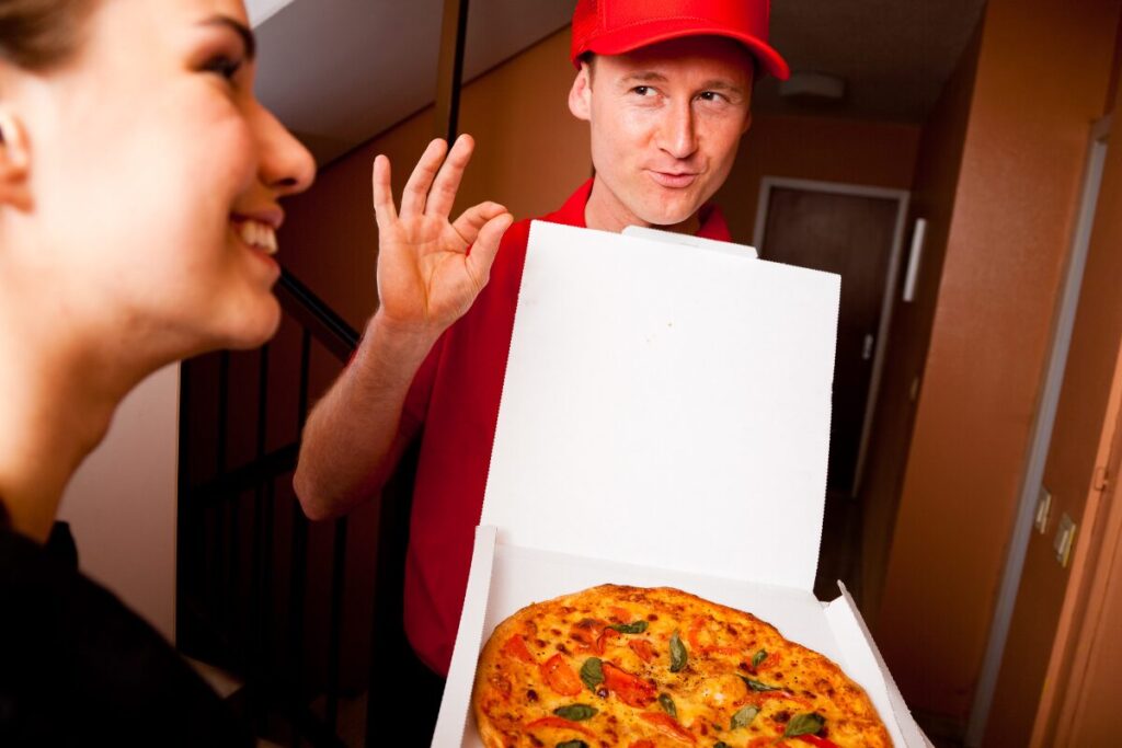 大人の女?都合の良い女?
物わかりの良い女
宅配ピザの男性