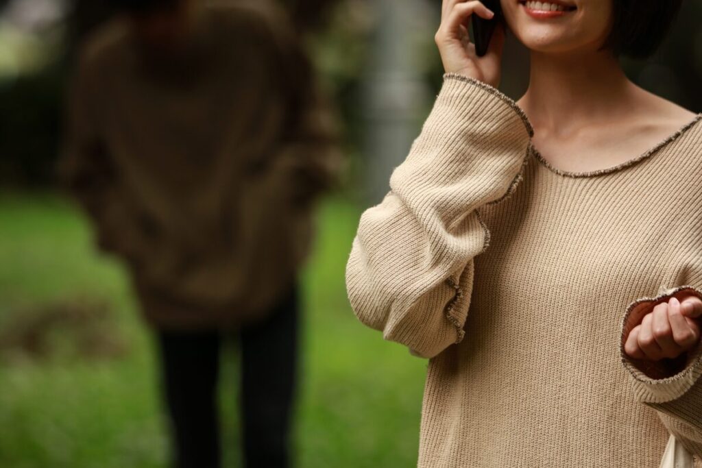 花粉って何!
家、ついて行っていいですか?
女性の後ろをつける男性