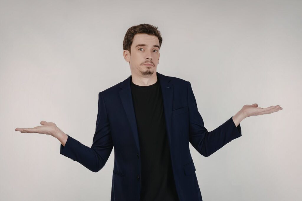 幸せのブーケを胸に
おまけ？
肩をすくめる男性