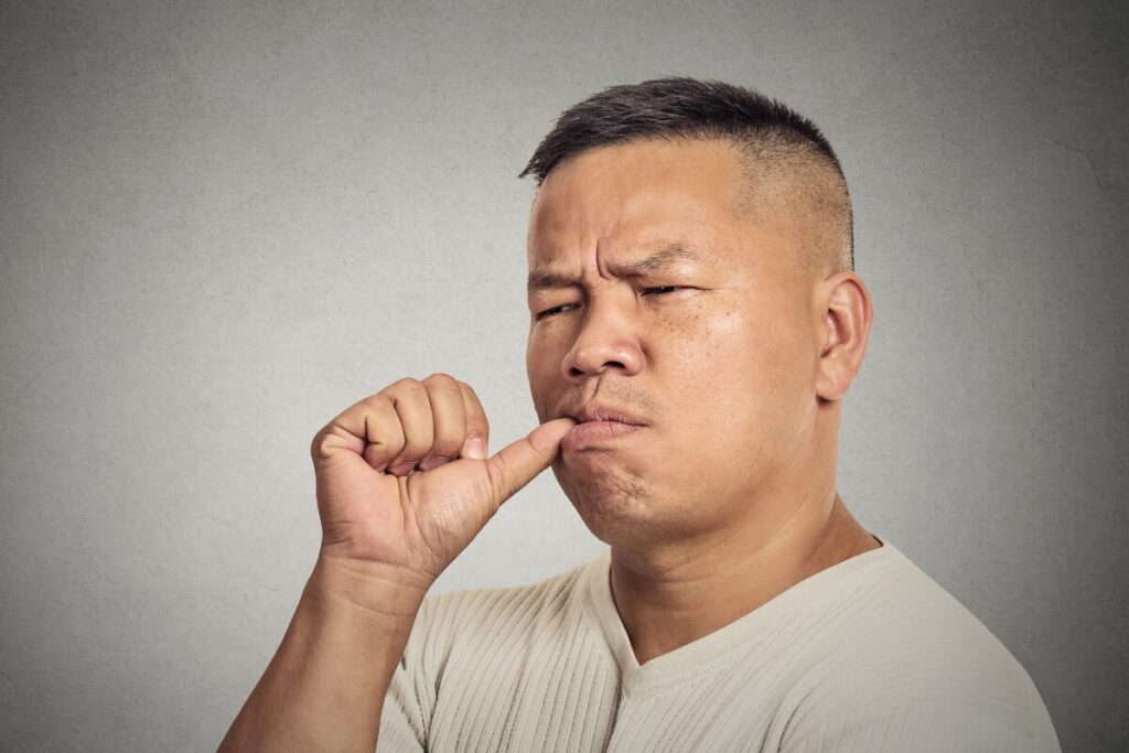 恋愛における逆転の一撃
となりの芝生は青くみえる
指をくわえる男性