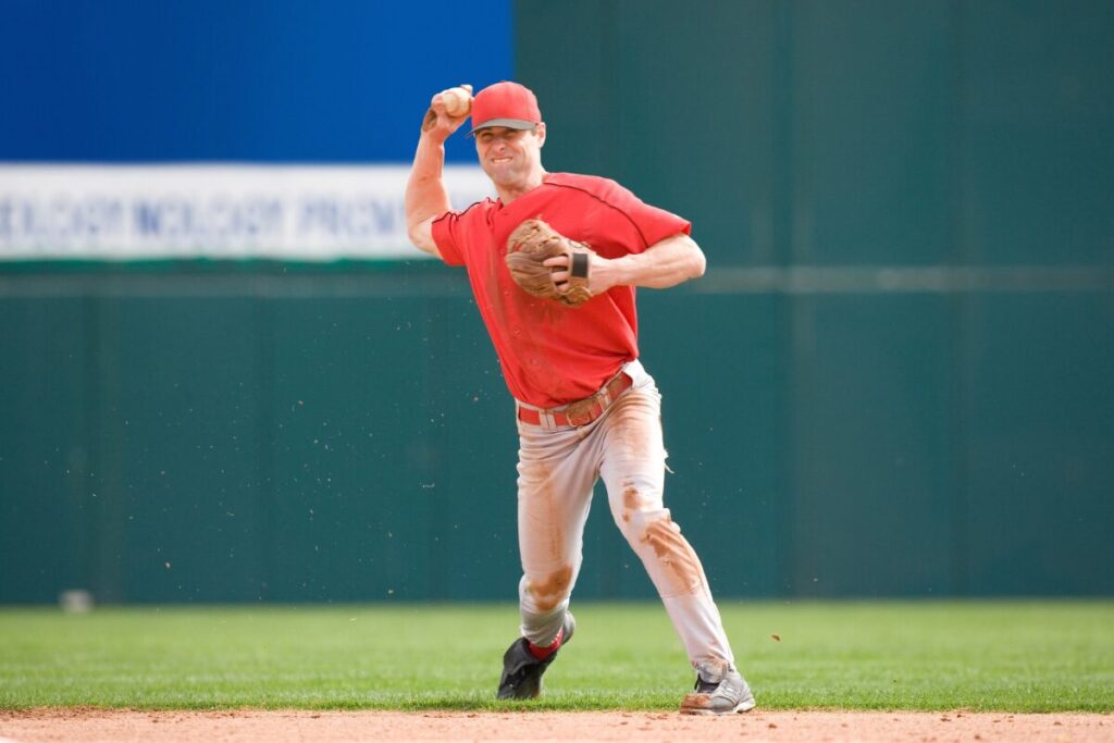 全ての疲れは目に通ず
行動の基本
前を見てボールを投げる人