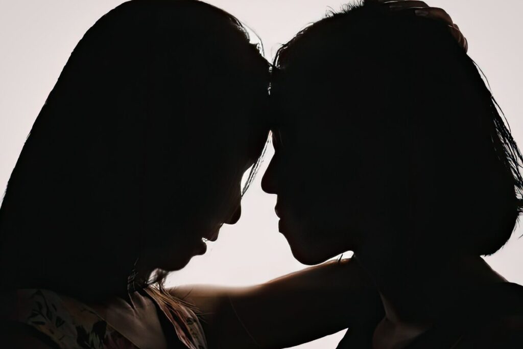 三角関係
ライバル宣言
にらみ合う二人の女性